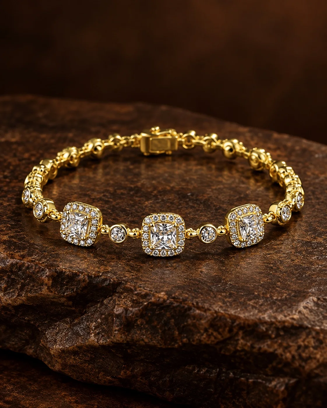 Altın Renkli Üç Kare Taşlı İnce Bileklik